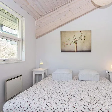 Three-bedroom In 19 3* 克内贝尔